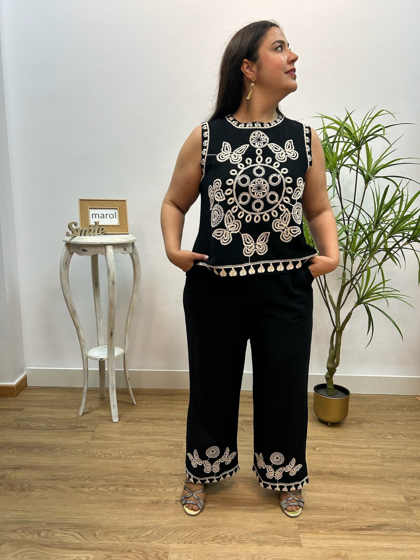 CONJUNTO BORDADO NEGRO
