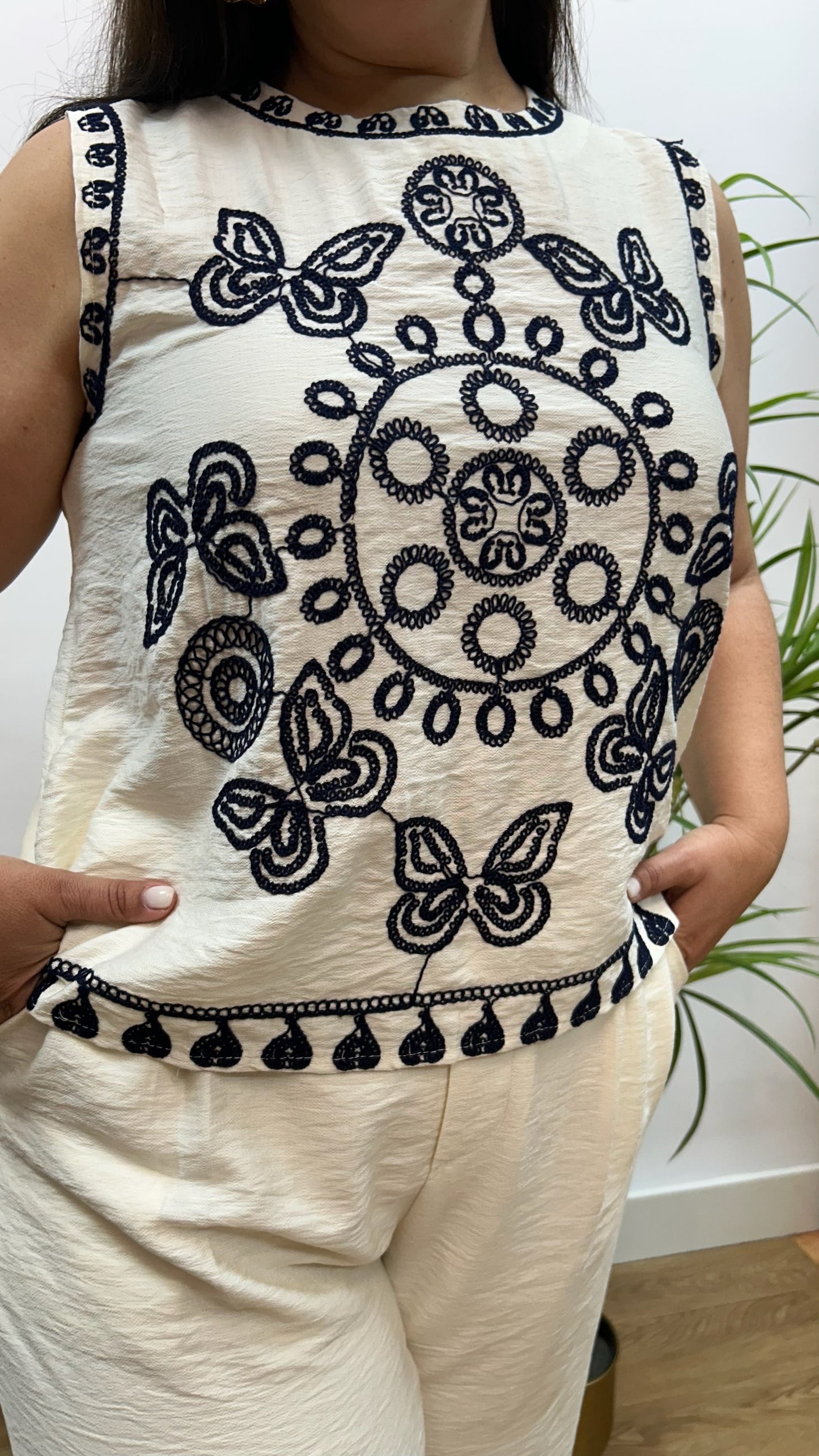 CONJUNTO BORDADO BEIGE