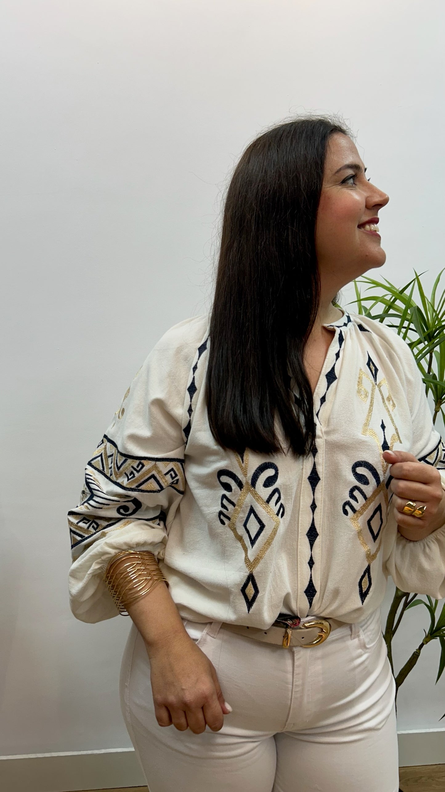 BLUSA LINO DETALLE BORDADOS ORO
