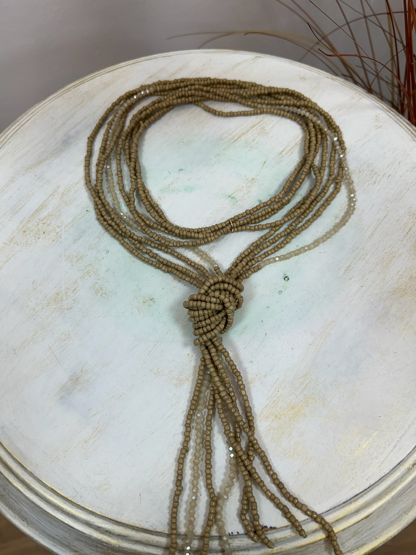 COLLAR ABALORIOS NUDO CAMEL