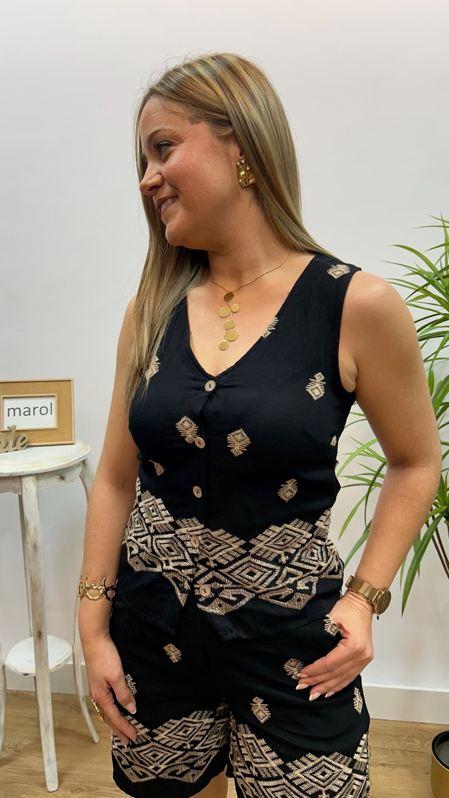 CONJUNTO BORDADO BERMUDA NEGRO