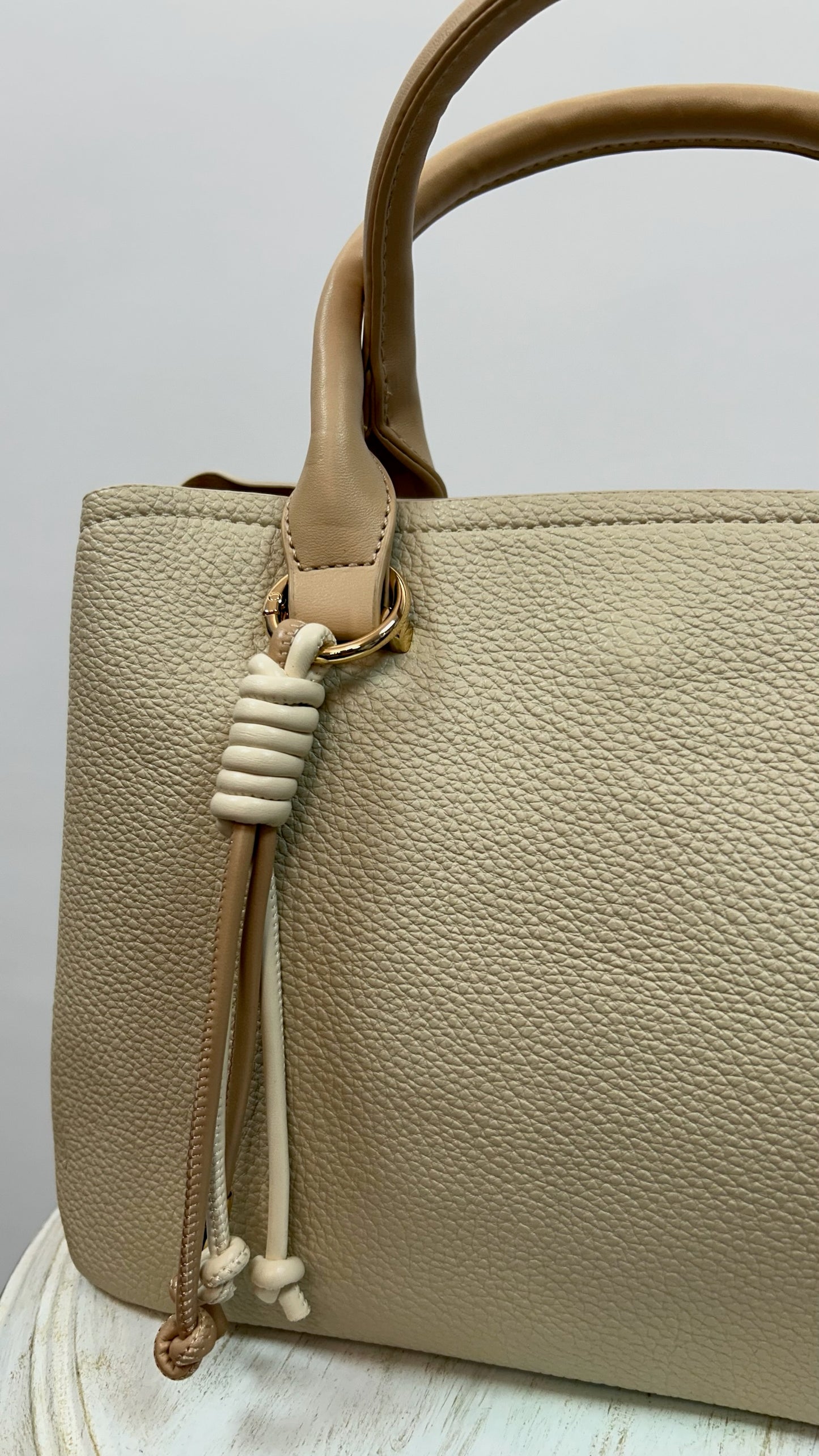 BOLSO TOTE COLGANTE CAMEL
