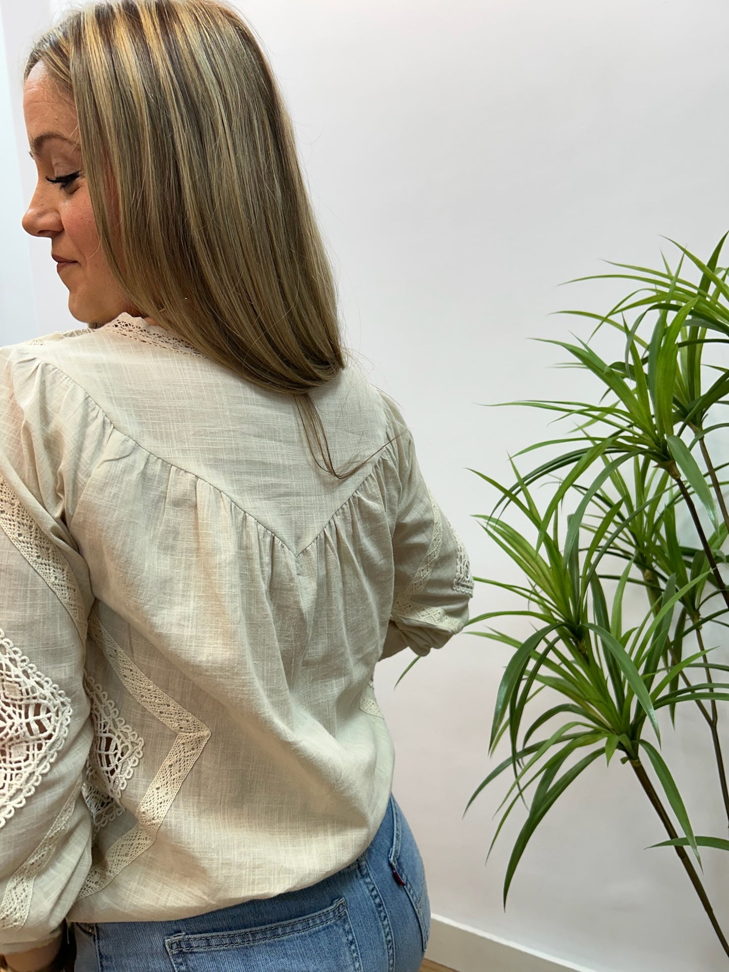 BLUSA LINO BORDADOS