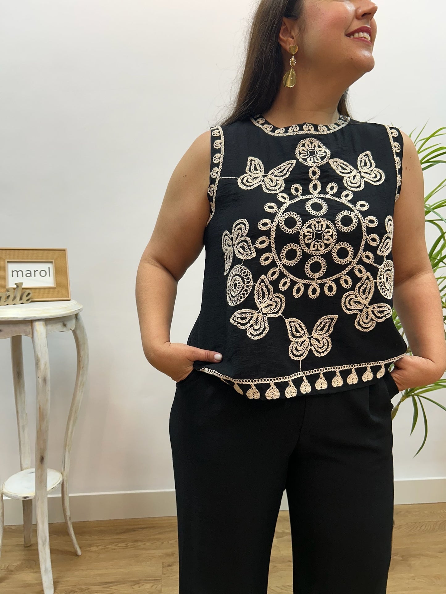 CONJUNTO BORDADO NEGRO