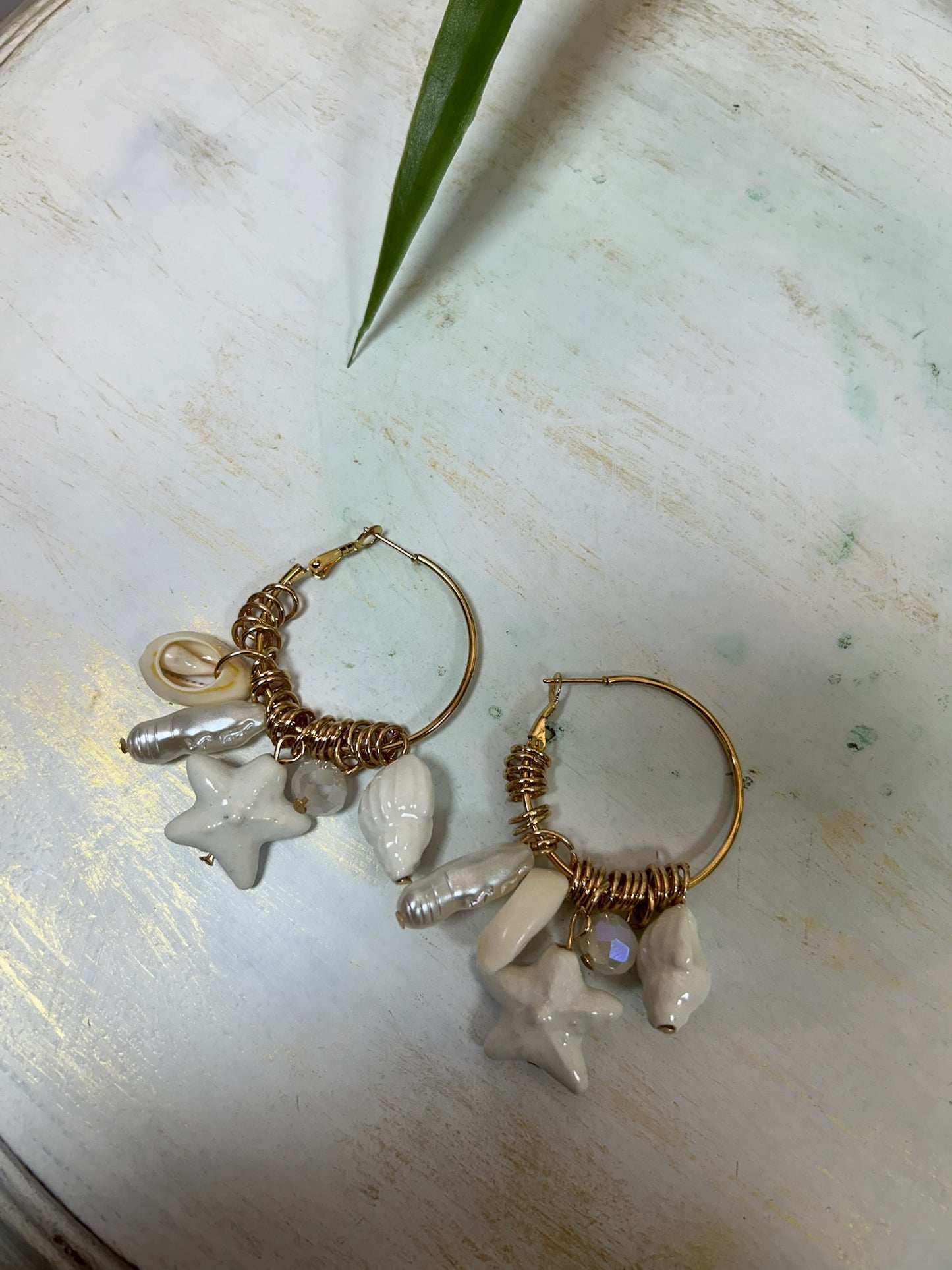 PENDIENTE CARACOLA CHARM BLANCO