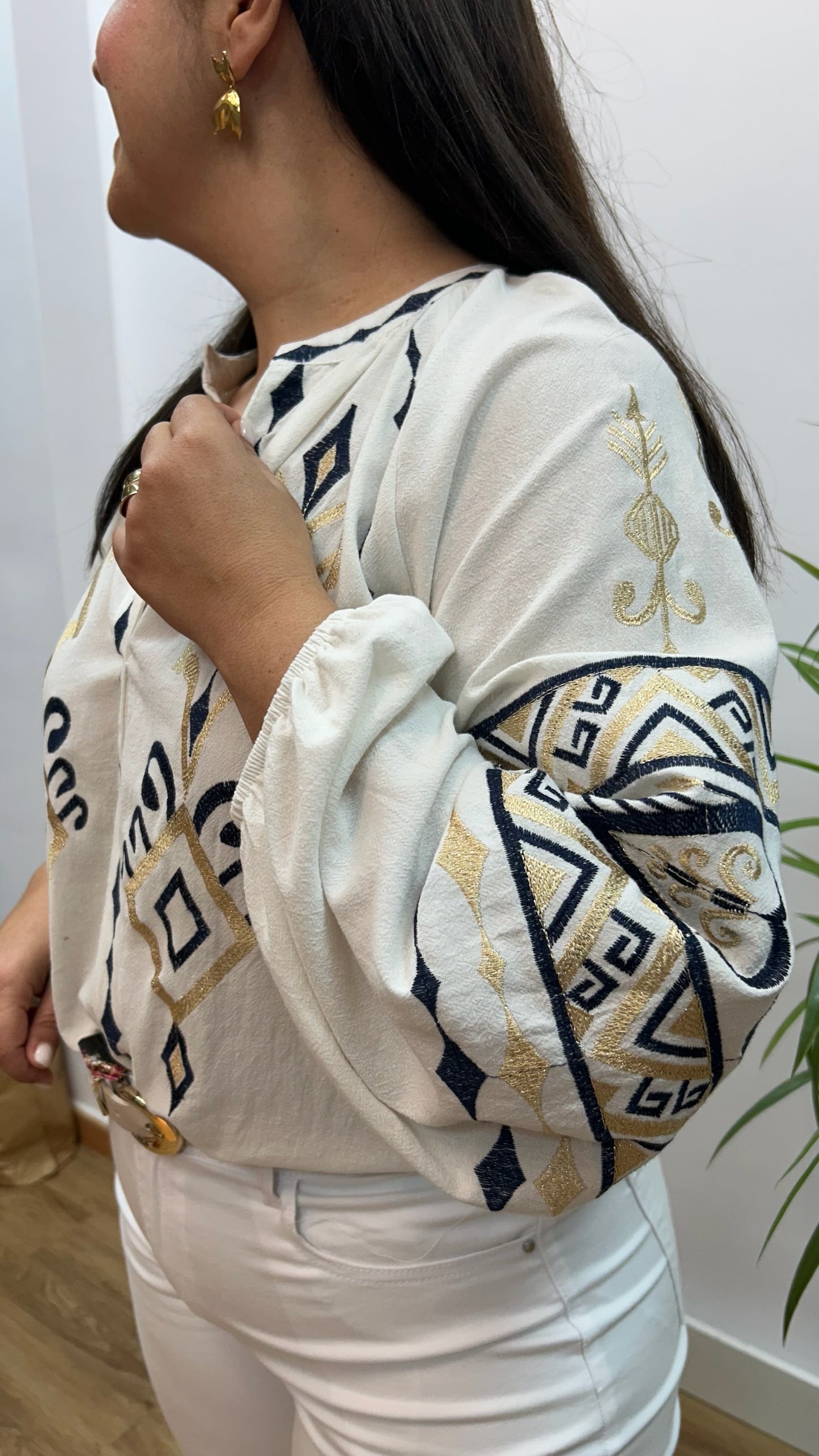 BLUSA LINO DETALLE BORDADOS ORO