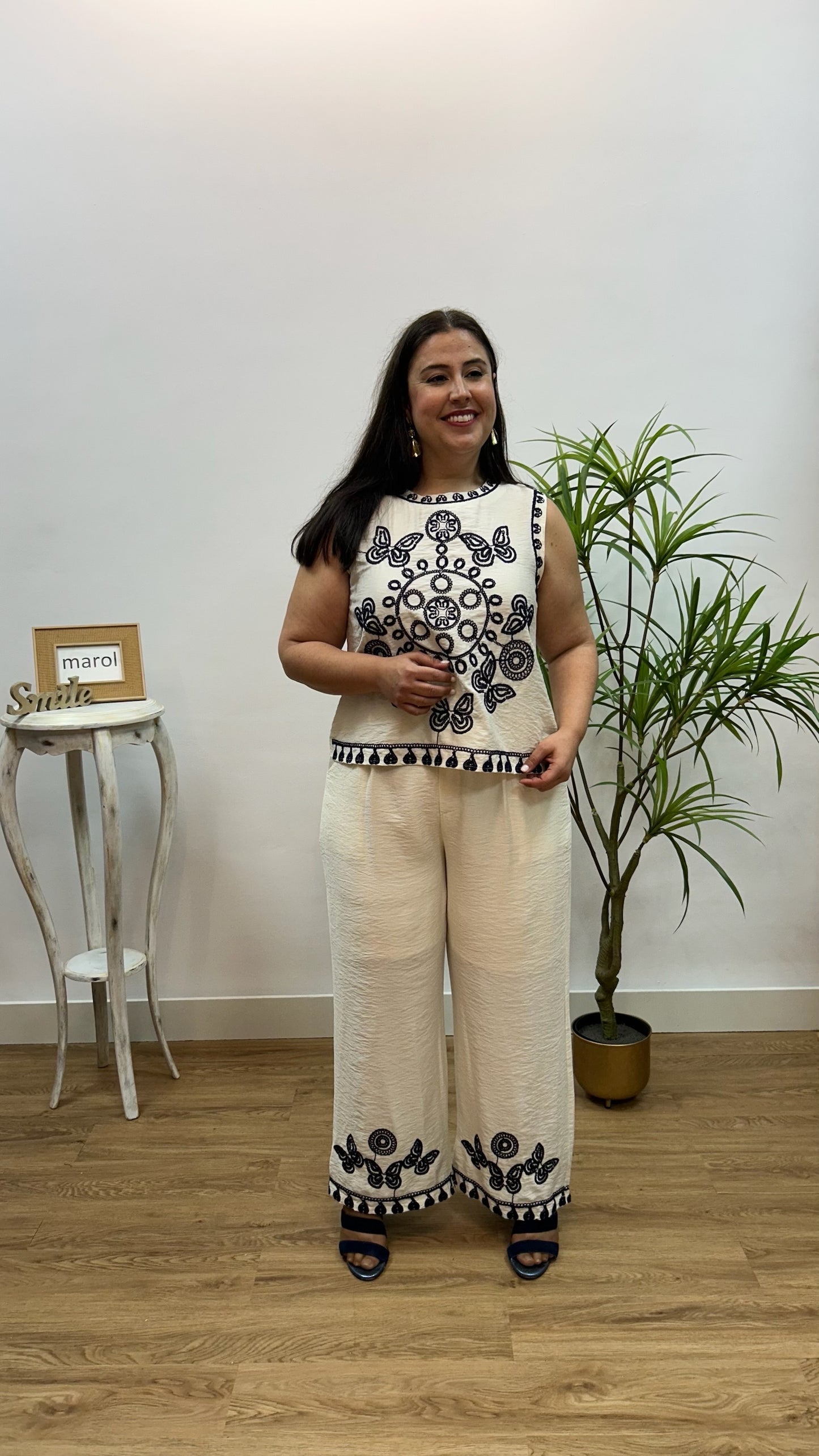 CONJUNTO BORDADO BEIGE