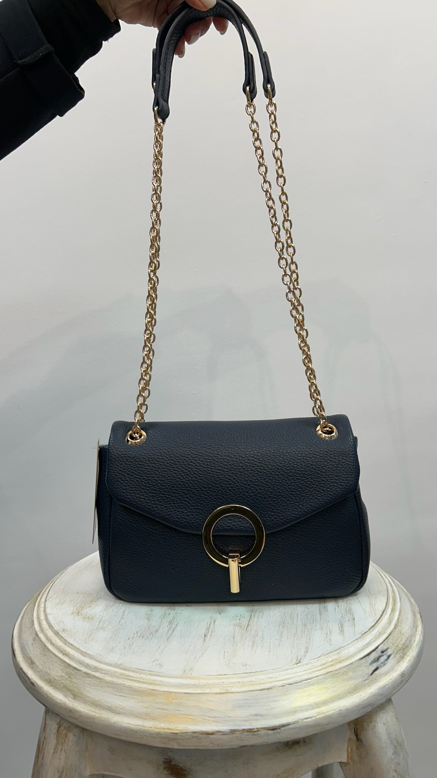 BOLSO SOLAPA CADENA AZUL