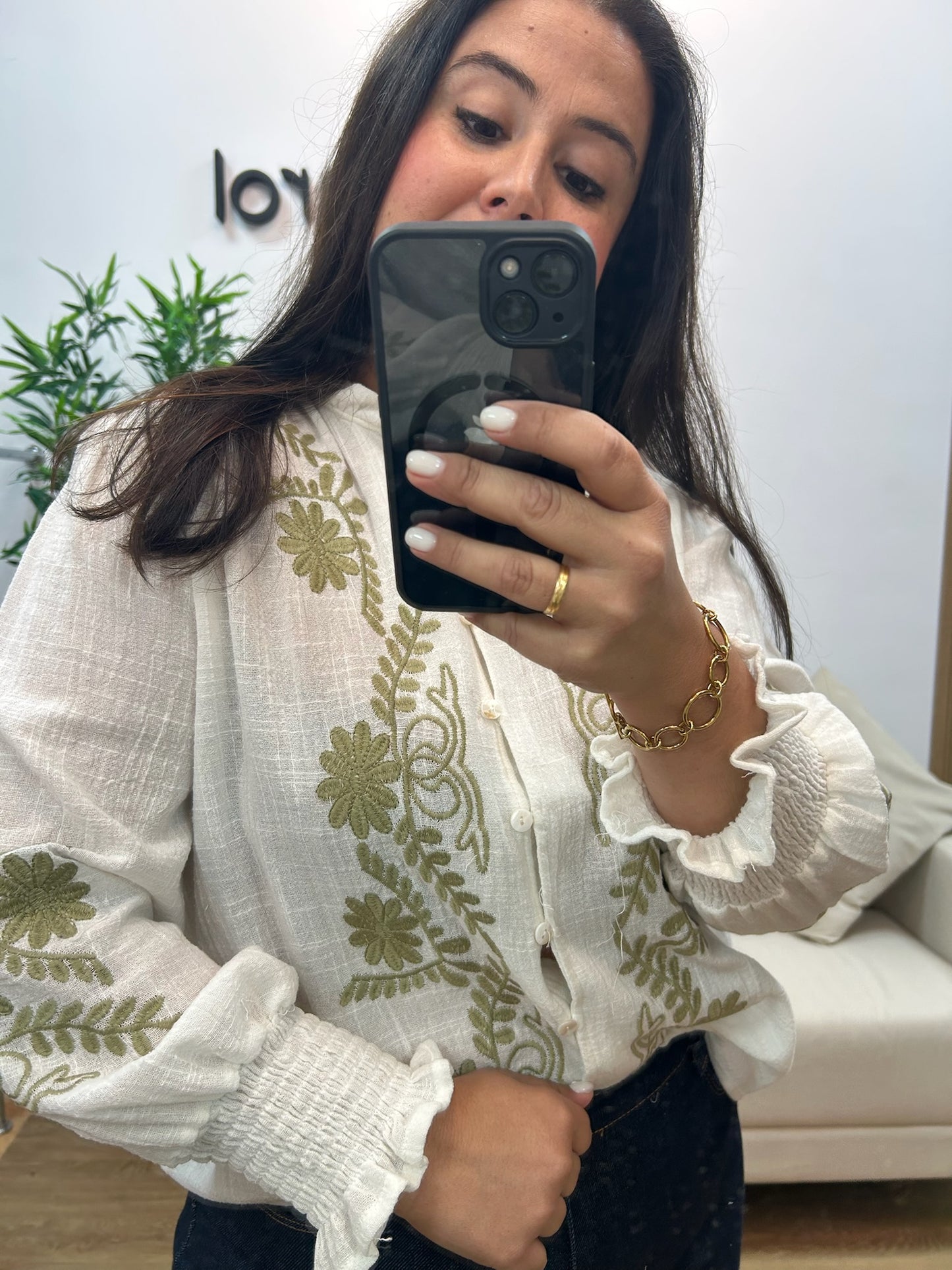 CAMISA BORDADA BEIGE