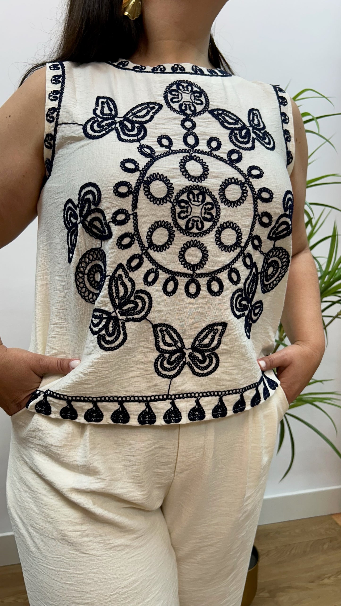 CONJUNTO BORDADO BEIGE