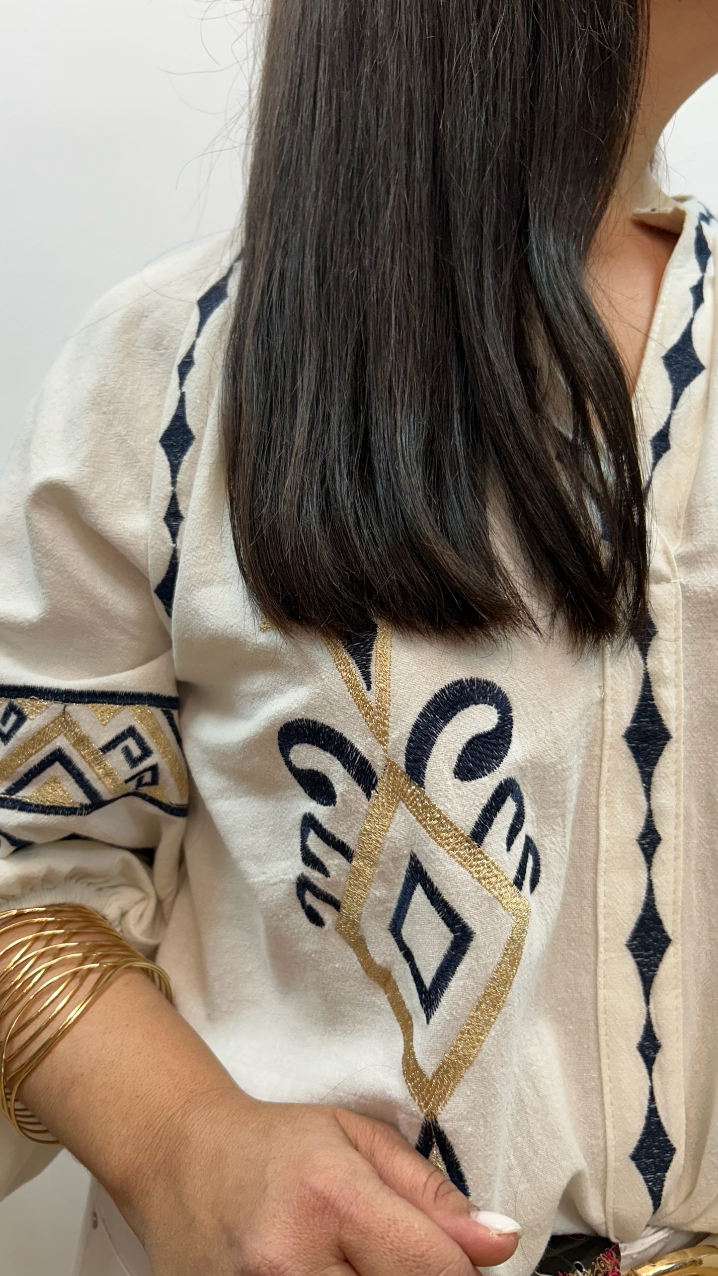 BLUSA LINO DETALLE BORDADOS ORO