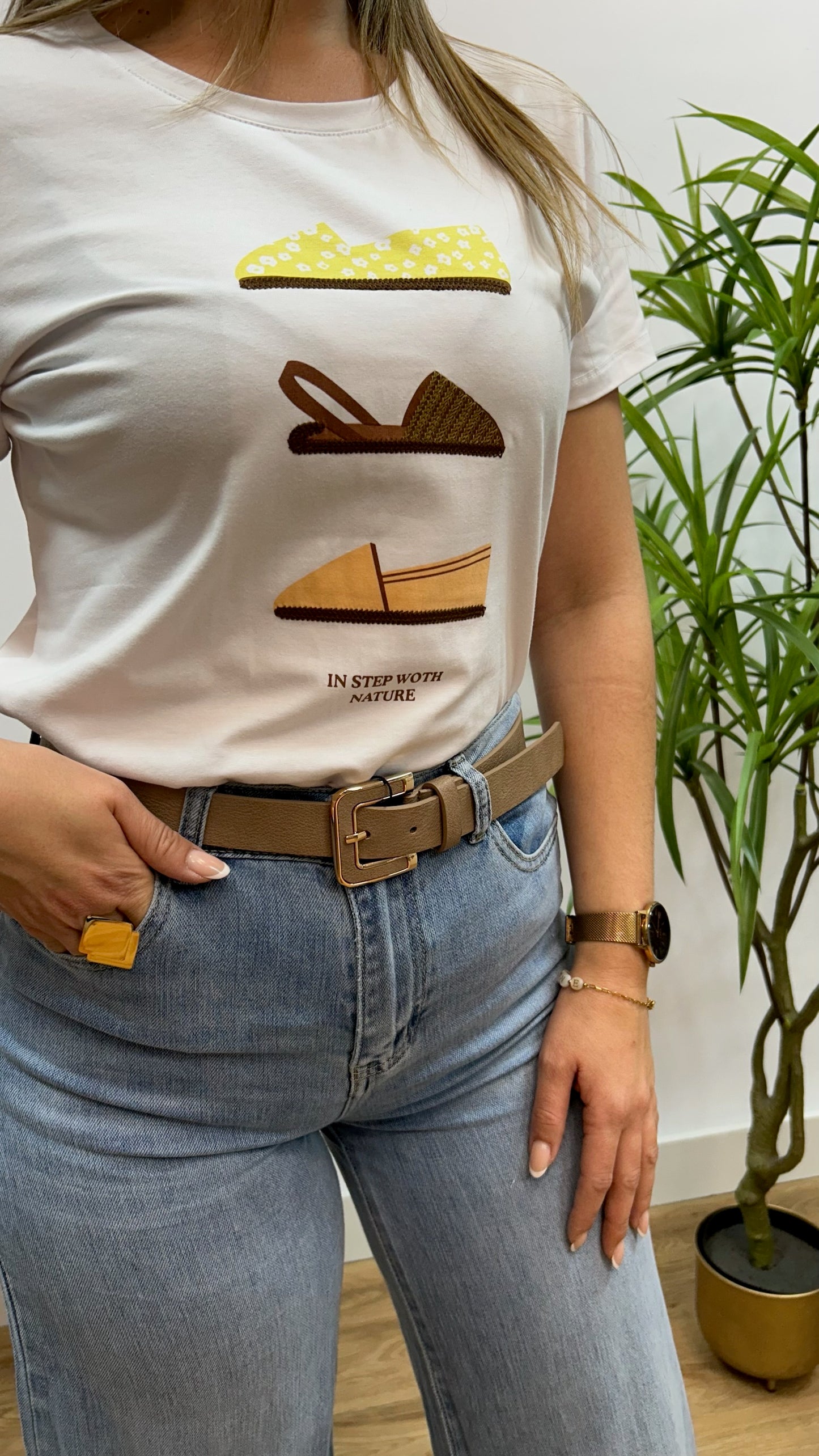 CAMISETA ZAPATOS BLANCA
